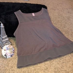 Adorable mauve half shirt!